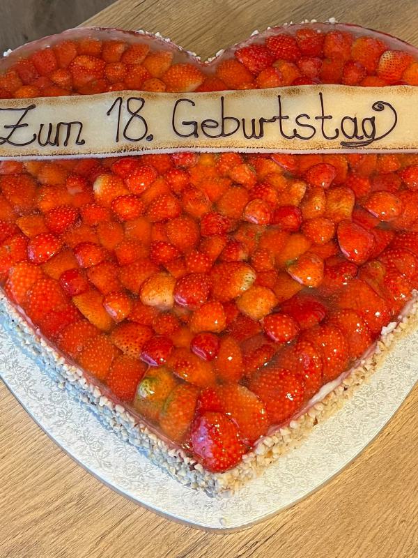 Erdbeer Herztorte 18. Geburtstag